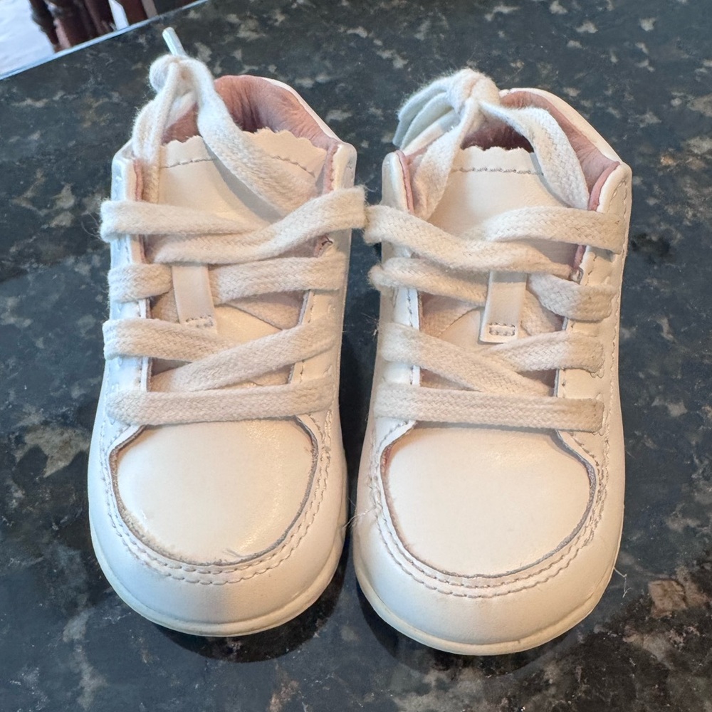 Stride rite girls baby/toddler shoes in good used condition size 5M